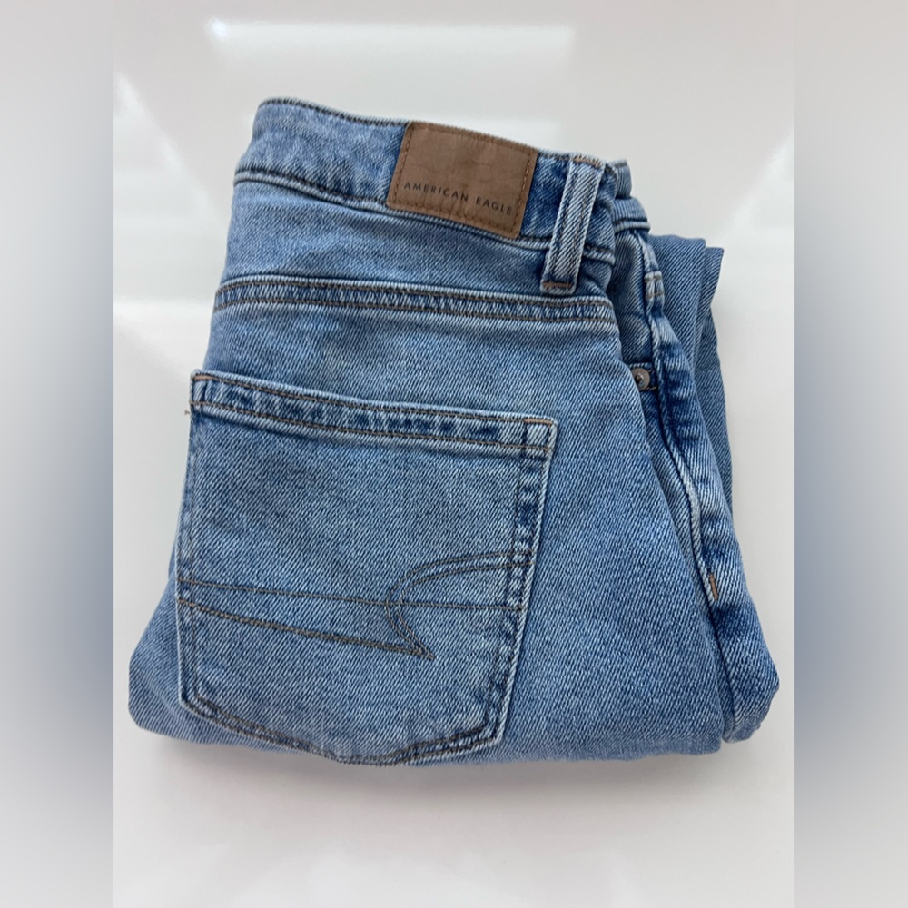American Eagle (Women’s 2) Stretch Blue Jeans Classic Light-Wash Denim
